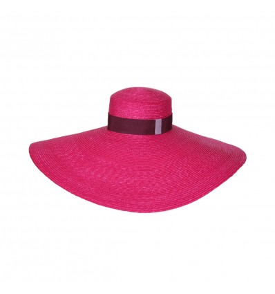 “Large capeline” hat